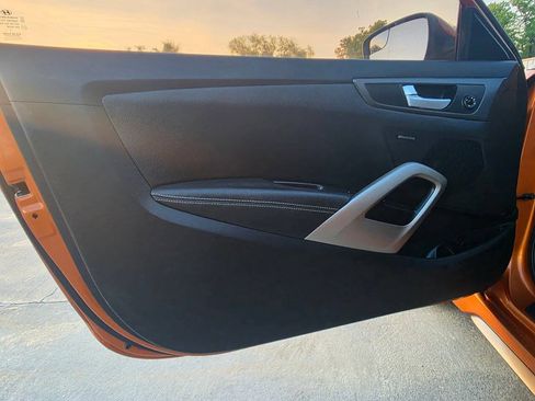 Used 2015 Hyundai Veloster Turbo FWD image 14