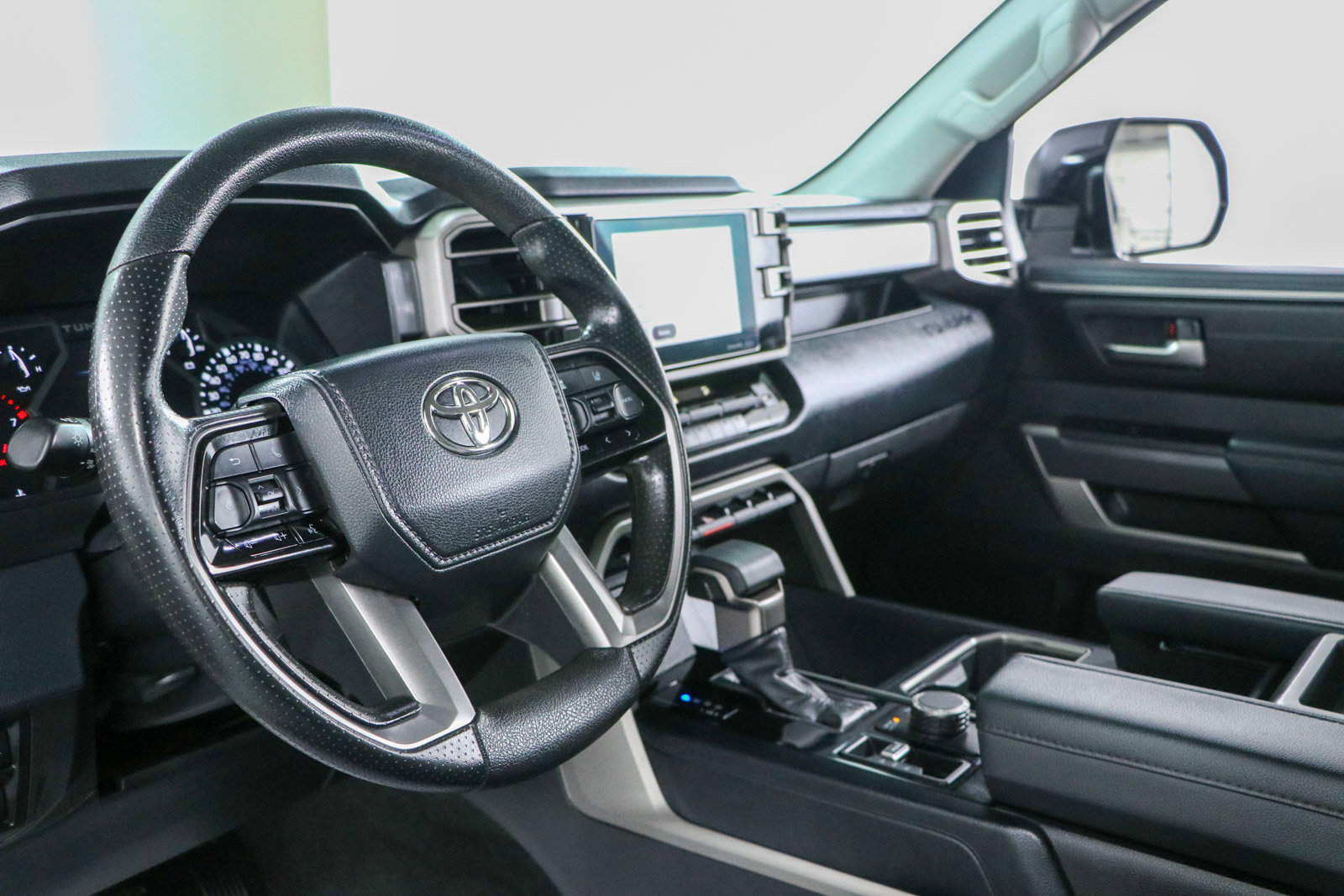 Used 2023 Toyota Tundra SR5 w/ SR5 Convenience Package AWD/4WD image 23