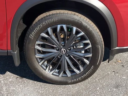 Certified 2025 Nissan Rogue SL w/ Tech Package FWD image 11