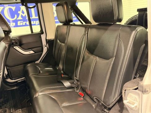 Used 2014 Jeep Wrangler Unlimited Sahara w/ Max Tow Package AWD/4WD image 20