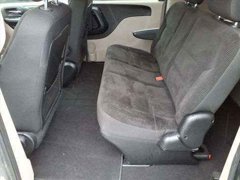 Used 2018 Dodge Grand Caravan SE w/ UConnect Hands-Free Group FWD image 13