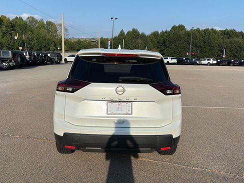 Used 2025 Nissan Rogue SV FWD image 4