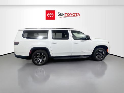 Used 2023 Jeep Wagoneer L Series II image 2