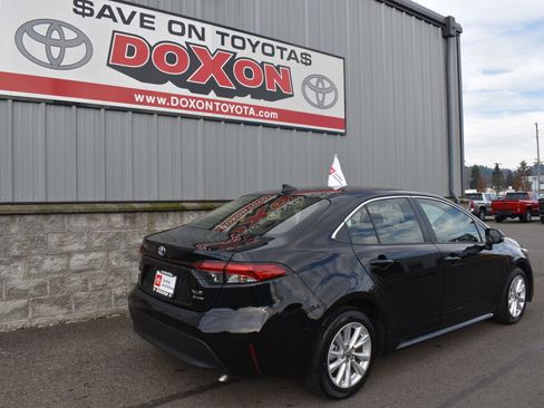 Certified 2025 Toyota Corolla XLE image 5