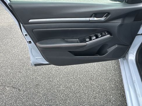 Used 2025 Nissan Altima 2.5 SR image 10