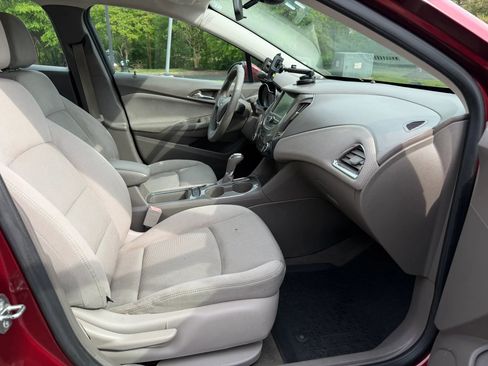 Used 2016 Chevrolet Cruze LT w/ Convenience Package FWD image 4