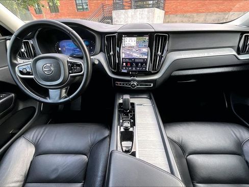 Used 2025 Volvo XC60 B5 Plus AWD/4WD image 20