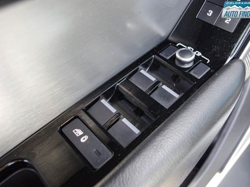 Used 2019 Land Rover Range Rover Velar R-Dynamic SE AWD/4WD image 11