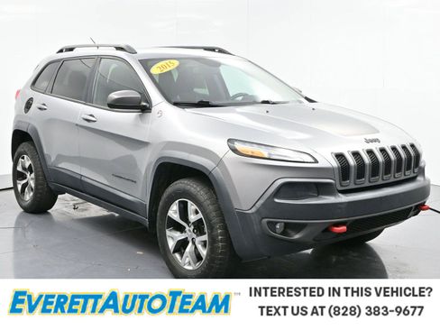 Used 2015 Jeep Cherokee Trailhawk image 1