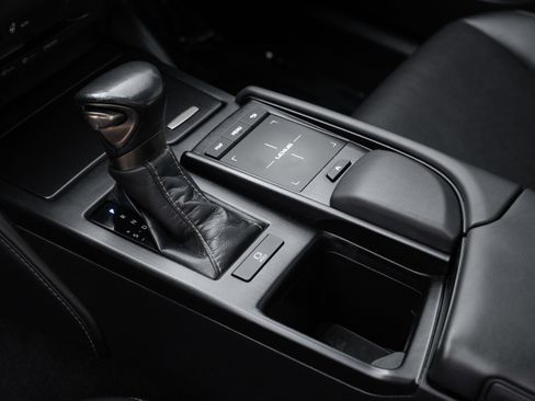 Used 2019 Lexus ES 350 Ultra Luxury image 16