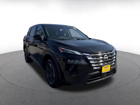Used 2025 Nissan Rogue SV FWD image 2