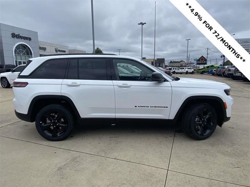 New 2025 Jeep Grand Cherokee Altitude image 7