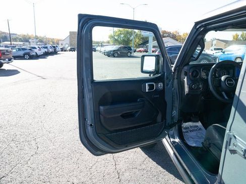 Certified 2025 Jeep Wrangler Unlimited Rubicon image 10