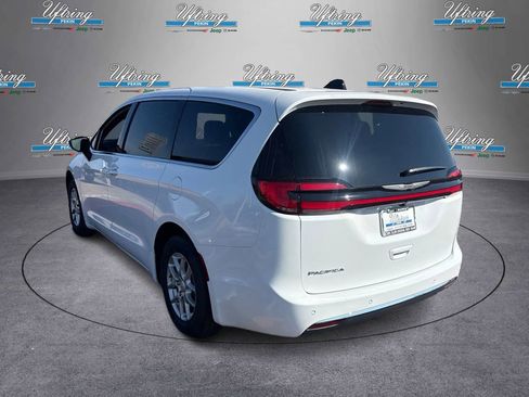 New 2026 Chrysler Pacifica Select image 4