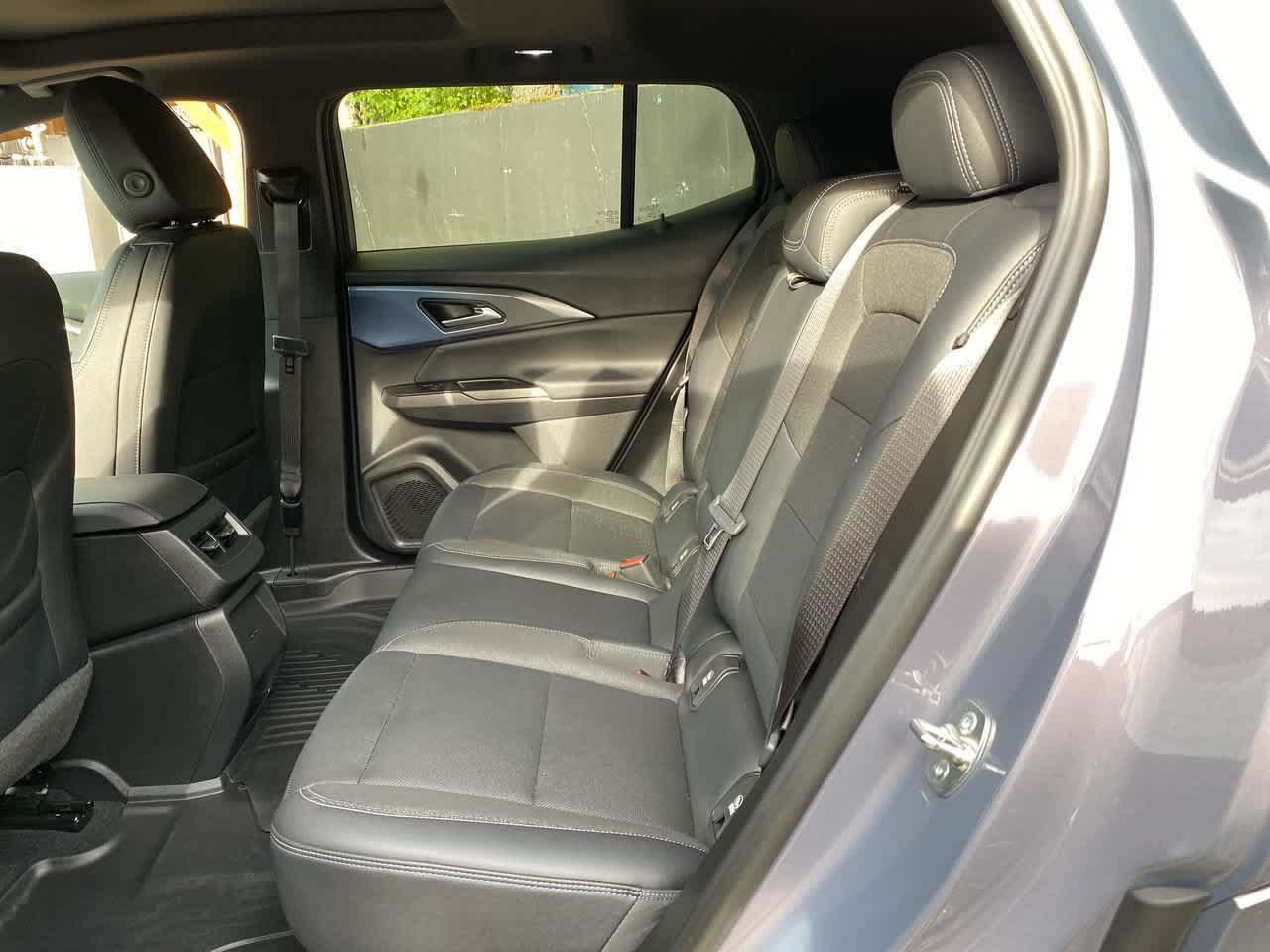Used 2024 Chevrolet Equinox EV LT w/ LPO, Blackout Package AWD/4WD image 16