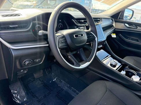 Used 2023 Jeep Grand Cherokee L Laredo image 24