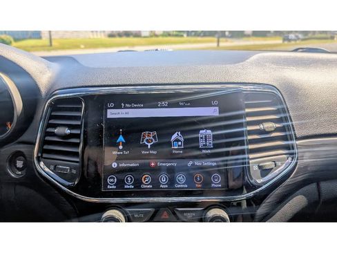 Used 2019 Jeep Grand Cherokee Altitude image 28