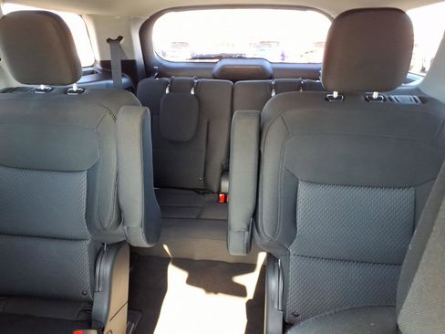 Used 2022 Ford Explorer XLT image 14