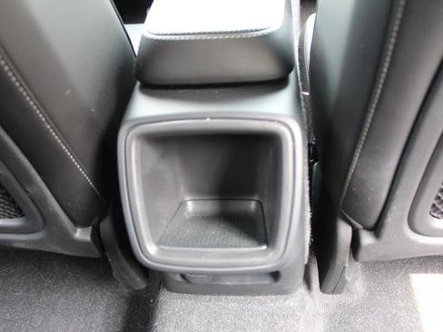 Used 2021 Volvo XC40 T4 Momentum image 29