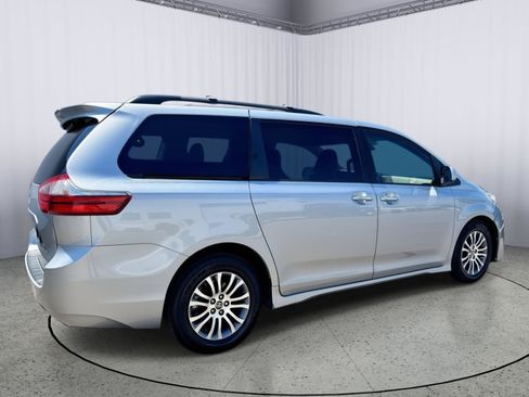 Used 2020 Toyota Sienna XLE FWD image 6