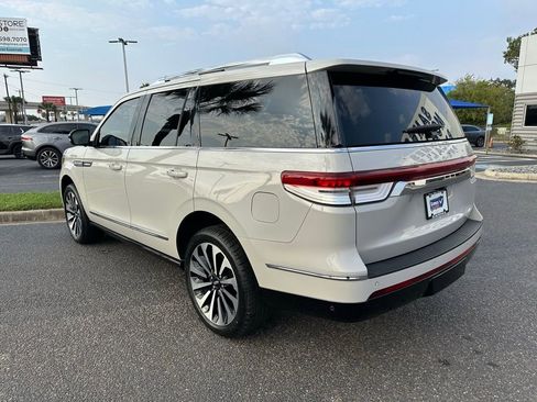 Used 2022 Lincoln Navigator Reserve image 4
