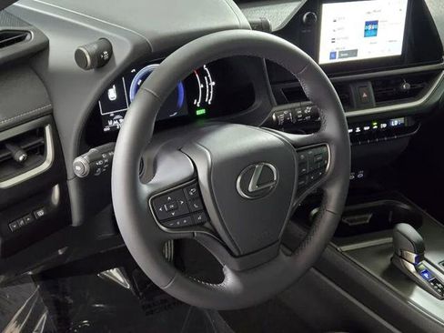 Certified 2025 Lexus UX 300h FWD w/ Accessory Package (Z1) image 29