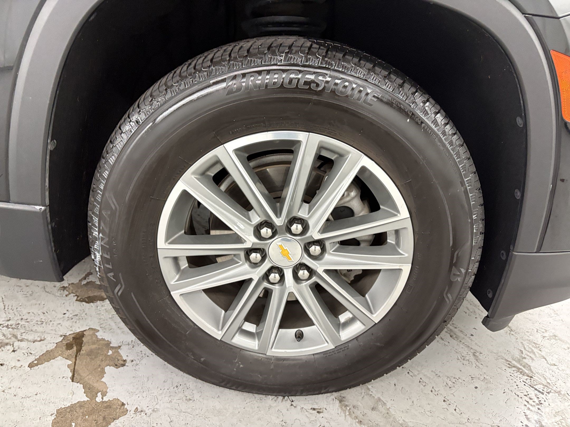 Used 2023 Chevrolet Traverse LT w/ LPO, Cargo Package FWD image 13
