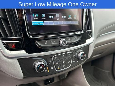 Used 2019 Chevrolet Traverse LT w/ LT Premium Package image 18