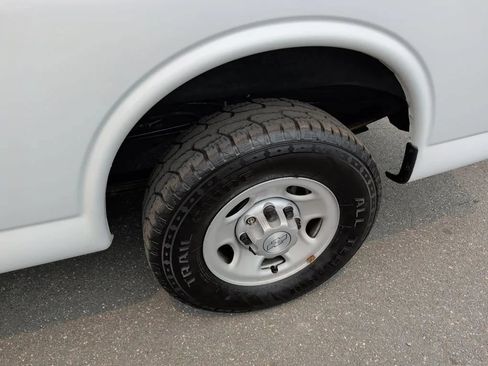 Used 2016 Chevrolet Express 2500 RWD image 17