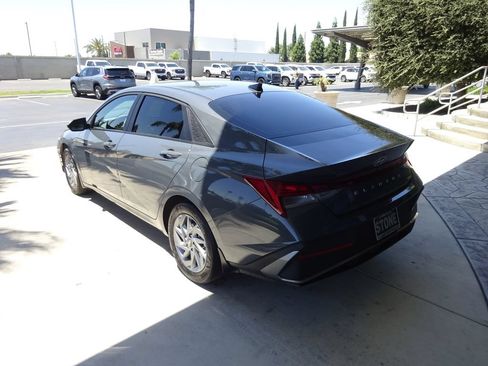 Used 2025 Hyundai Elantra Hybrid FWD image 6