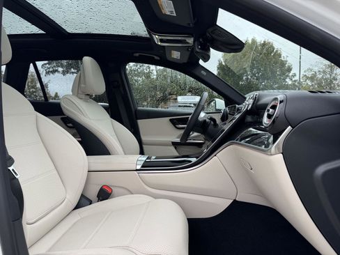 Certified 2025 Mercedes-Benz GLC 300 image 33