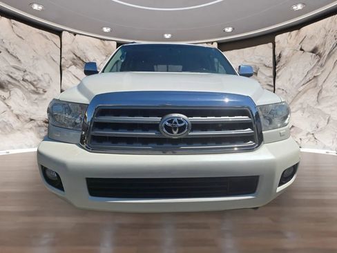 Used 2016 Toyota Sequoia Platinum image 2