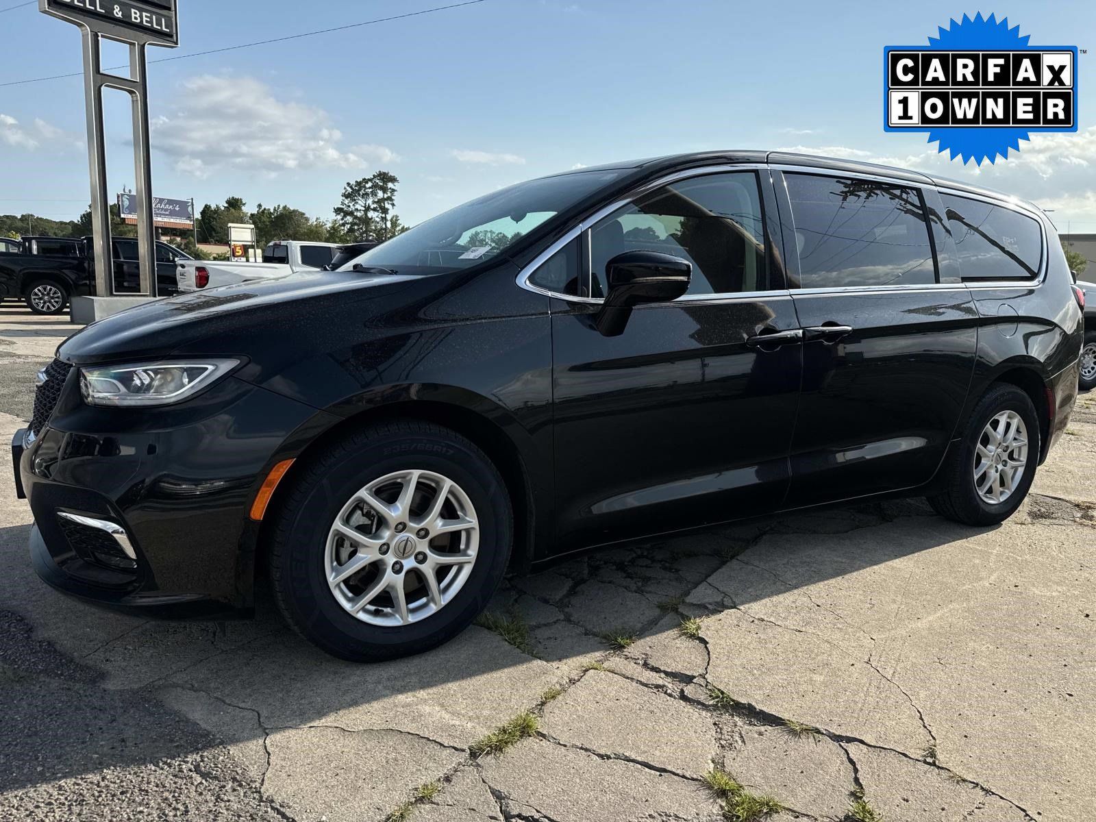 Used 2024 Chrysler Pacifica Touring-L FWD image 8