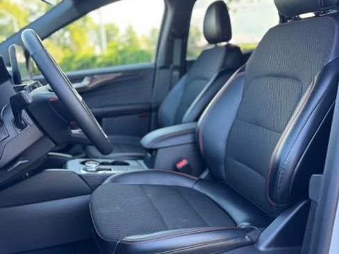 Used 2025 Ford Escape ST-Line image 12