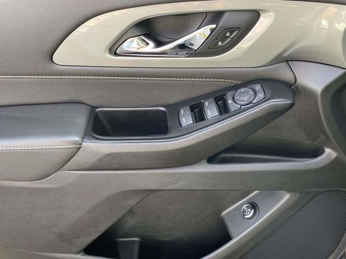 Used 2023 Chevrolet Traverse LT image 16