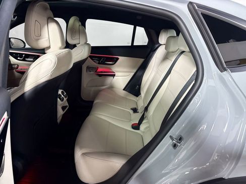 Used 2025 Mercedes-Benz GLC 300 4MATIC image 21