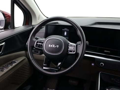 Used 2025 Kia Carnival FWD image 29