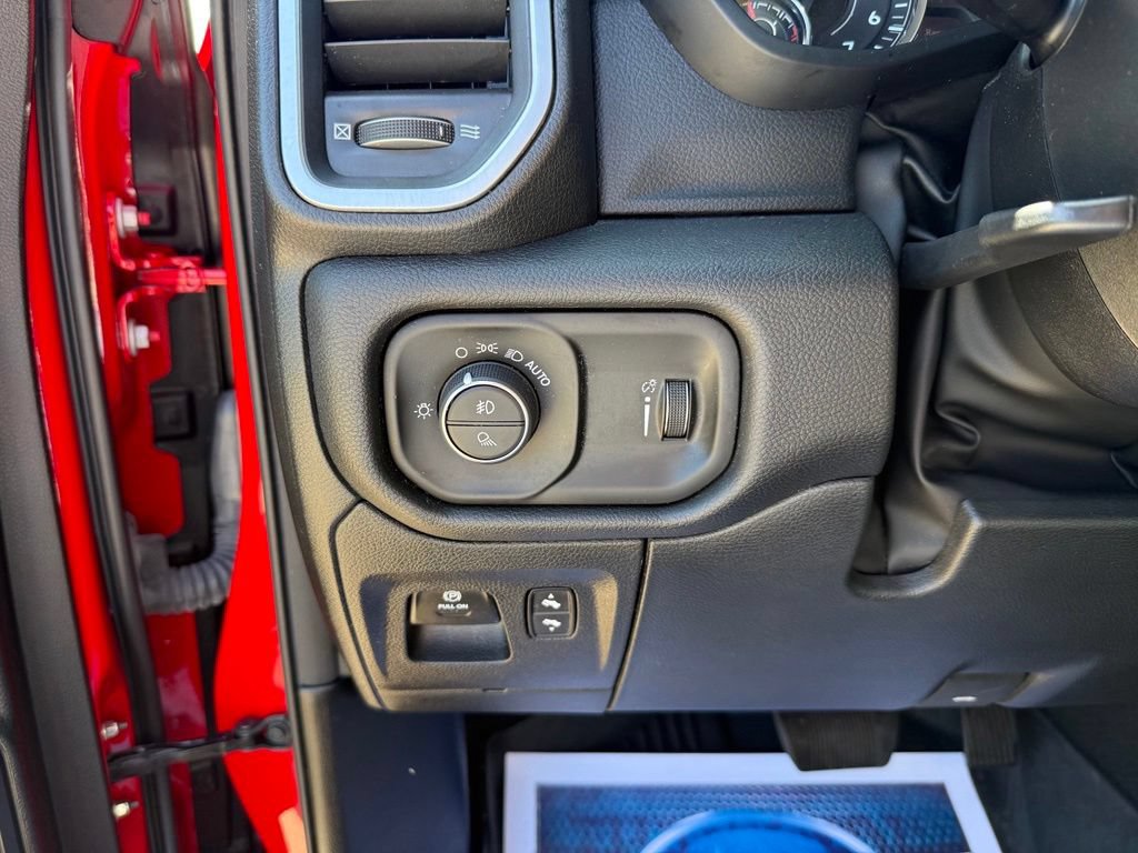 Used 2023 RAM 1500 Big Horn AWD/4WD image 36