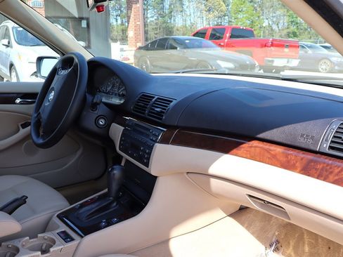 Used 2004 BMW 325i Sedan image 18