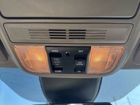 Used 2023 Honda Odyssey EX-L image 18