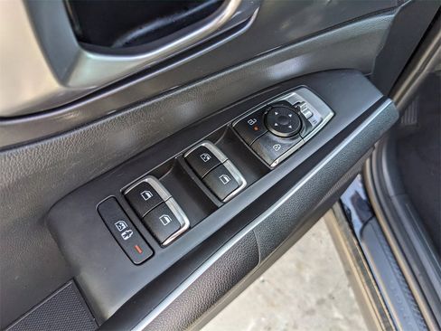 Certified 2025 Kia Sorento LX image 20