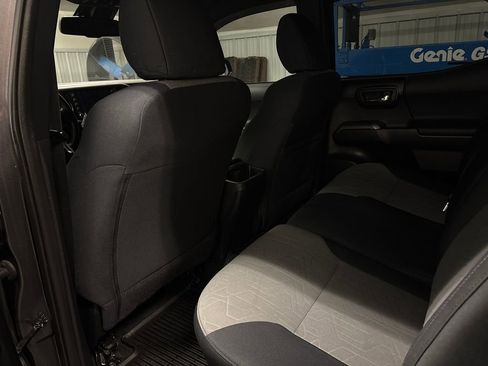 Used 2020 Toyota Tacoma TRD Off-Road image 24