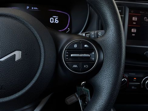 Used 2025 Kia Soul LX w/ LX Technology Package FWD image 32