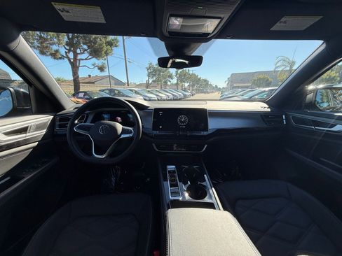 Used 2025 Volkswagen Atlas Cross Sport SE image 29