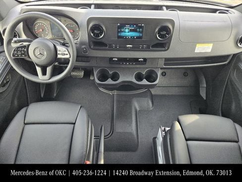 Used 2025 Mercedes-Benz Sprinter 2500 image 25