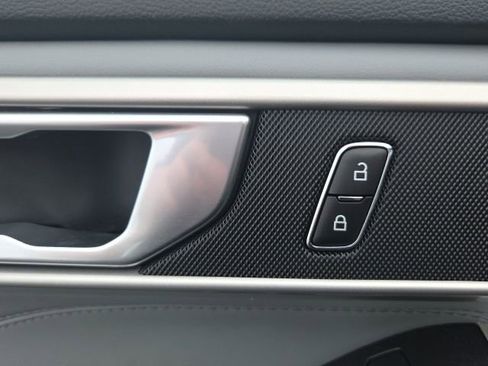 Used 2023 Ford Explorer XLT w/ Equipment Group 202A image 23