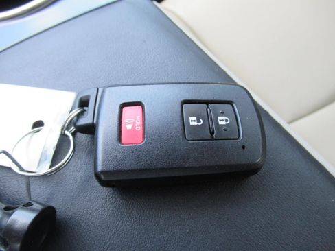 Used 2017 Toyota Prius V Five FWD image 29