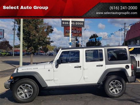 Used 2015 Jeep Wrangler Unlimited Rubicon w/ Connectivity Group image 1