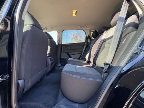 Used 2025 Nissan Rogue SV image 22