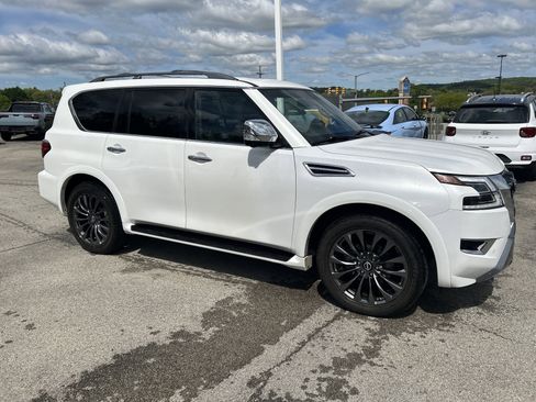 Used 2023 Nissan Armada Platinum w/ Captain's Chairs Package AWD/4WD image 4